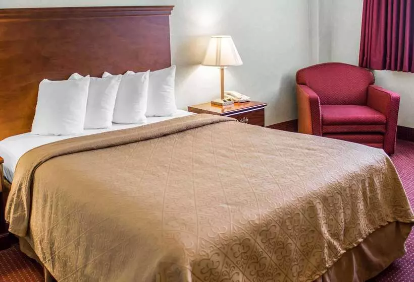 فندق Quality Inn & Conference Center