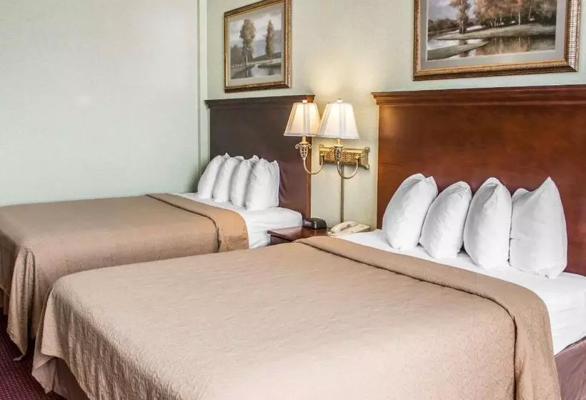 فندق Quality Inn & Conference Center