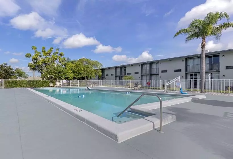 ホテル Quality Inn Downtown Stuart