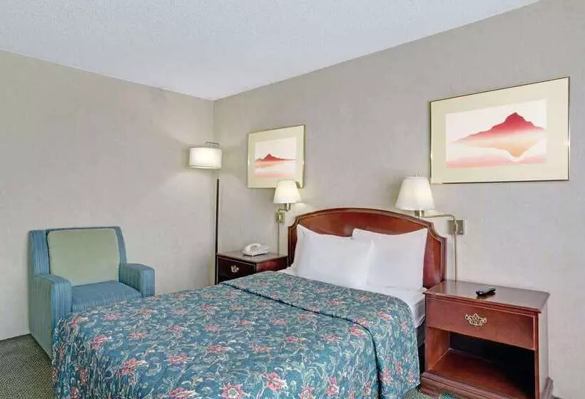 Ramada By Wyndham Reno Hotel & Casino