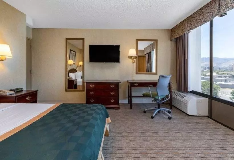 Ramada By Wyndham Reno Hotel & Casino