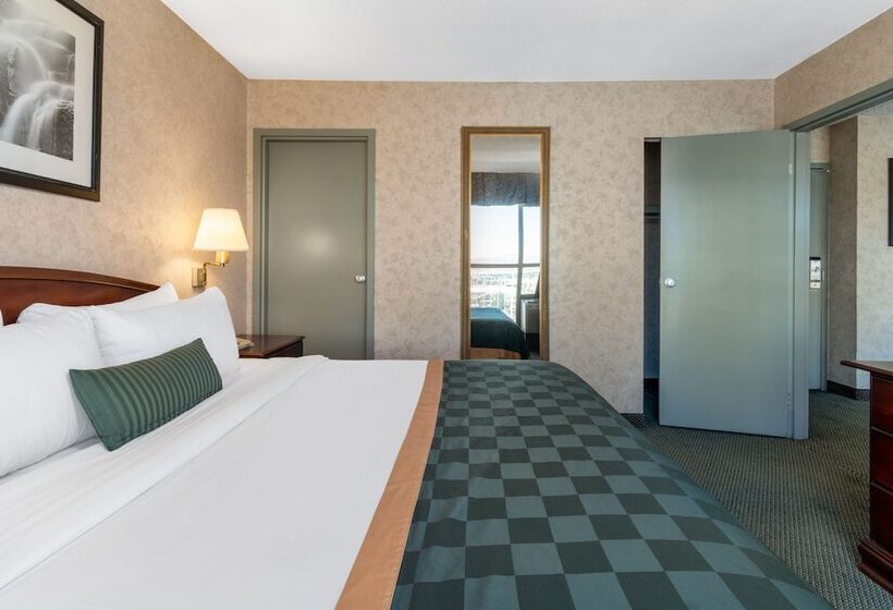 Ramada By Wyndham Reno Hotel & Casino