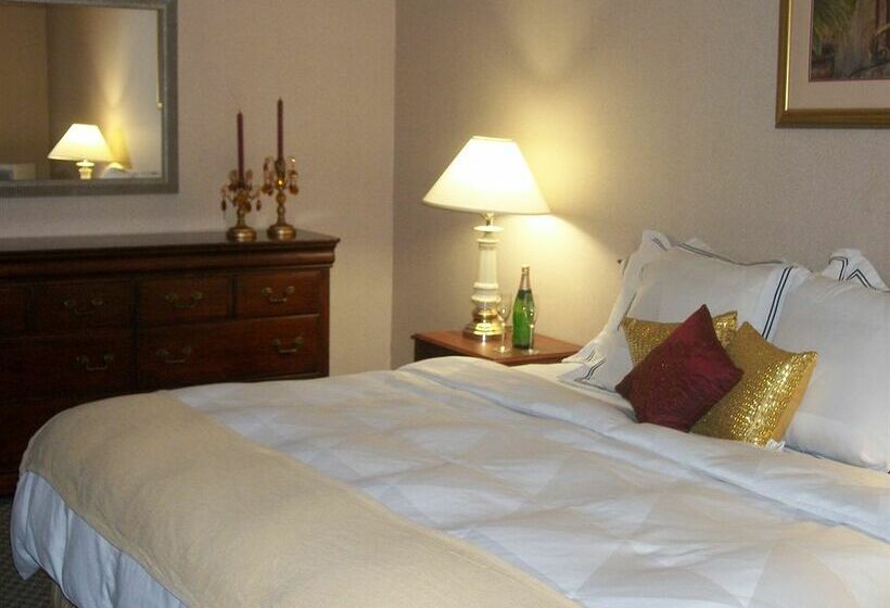 هتل Ramada Overland Park