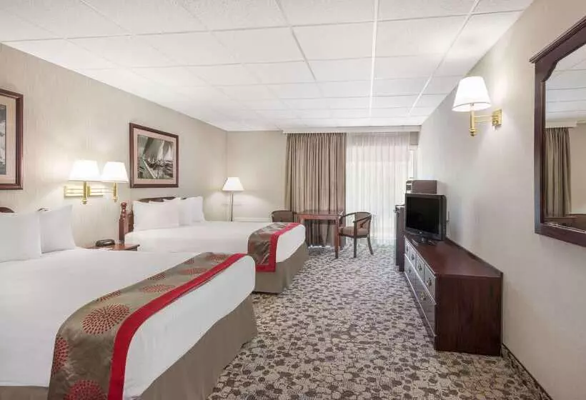 호텔 Ramada Plaza By Wyndham Portland