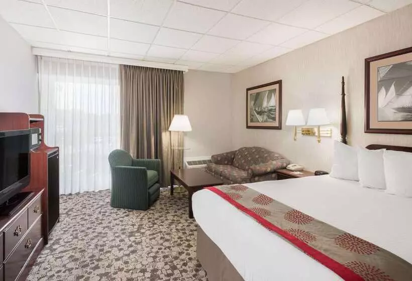 호텔 Ramada Plaza By Wyndham Portland