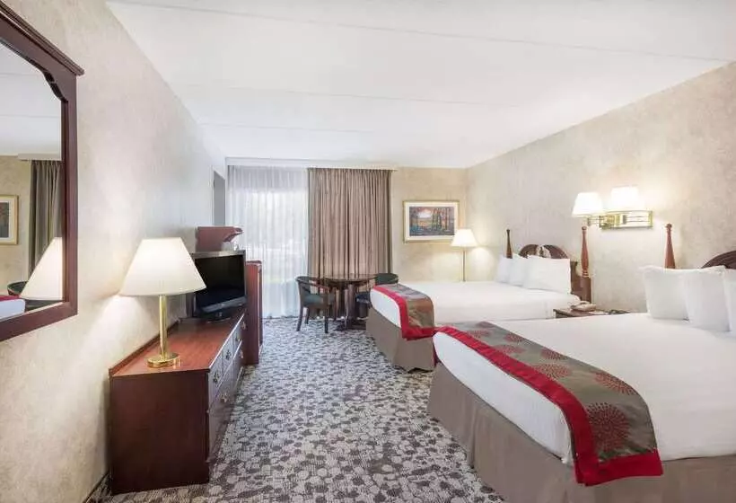 호텔 Ramada Plaza By Wyndham Portland