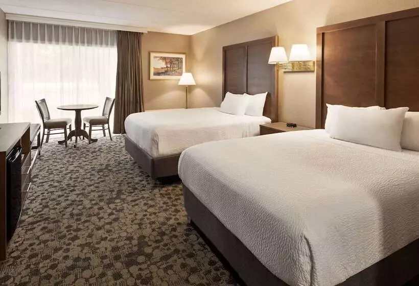 호텔 Ramada Plaza By Wyndham Portland