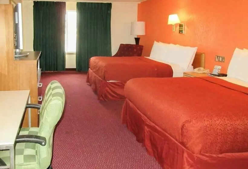 酒店 Rodeway Inn & Suites