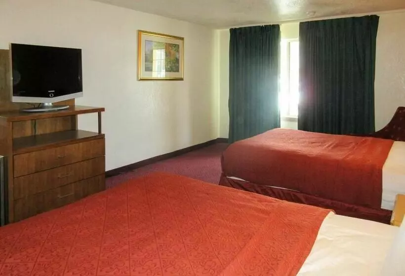 酒店 Rodeway Inn & Suites