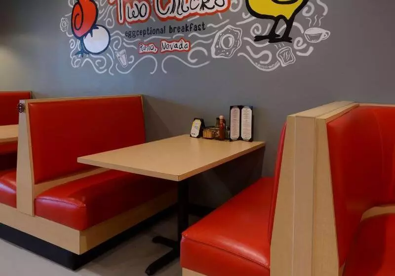 Szálloda Super 8 By Wyndham Meadow Wood Courtyard