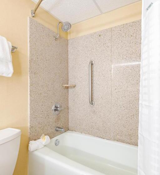 Wyndham Omaha Hotel West Dodge