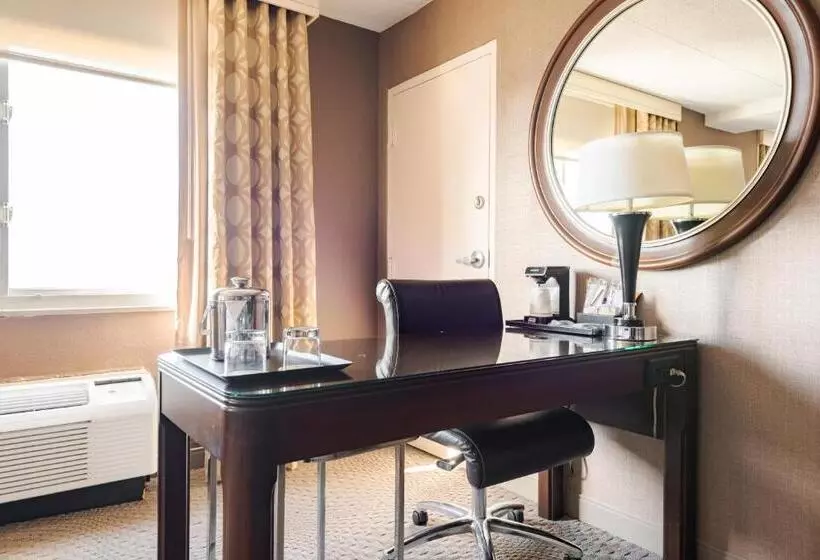 Wyndham Omaha Hotel   West Dodge