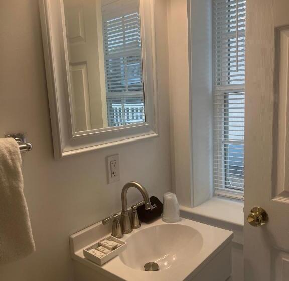 مُتل Hyannis Inn