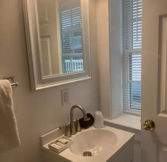 汽车旅馆  Hyannis Inn