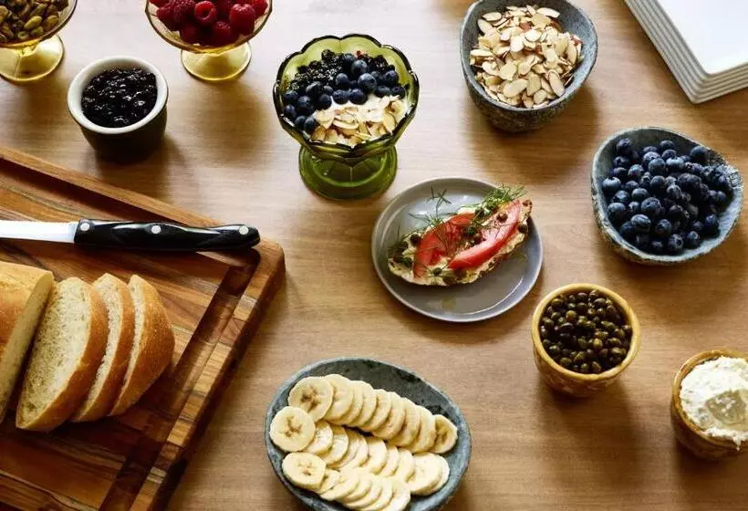 Отель Awol Kennebunkport