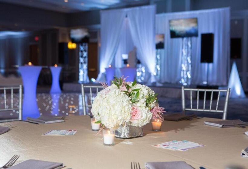 هتل Boston Marriott Newton