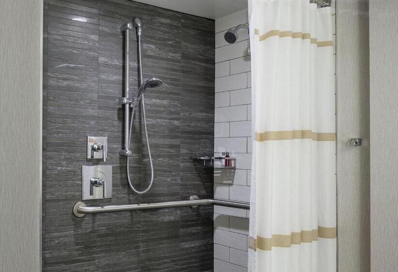 هتل Boston Marriott Newton