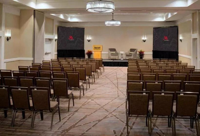 فندق Detroit Marriott Southfield