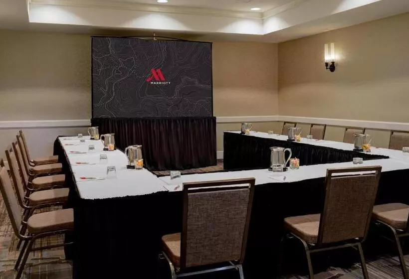 فندق Detroit Marriott Southfield