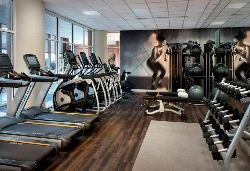 فندق Embassy Suites By Hilton Bethesda Washington Dc