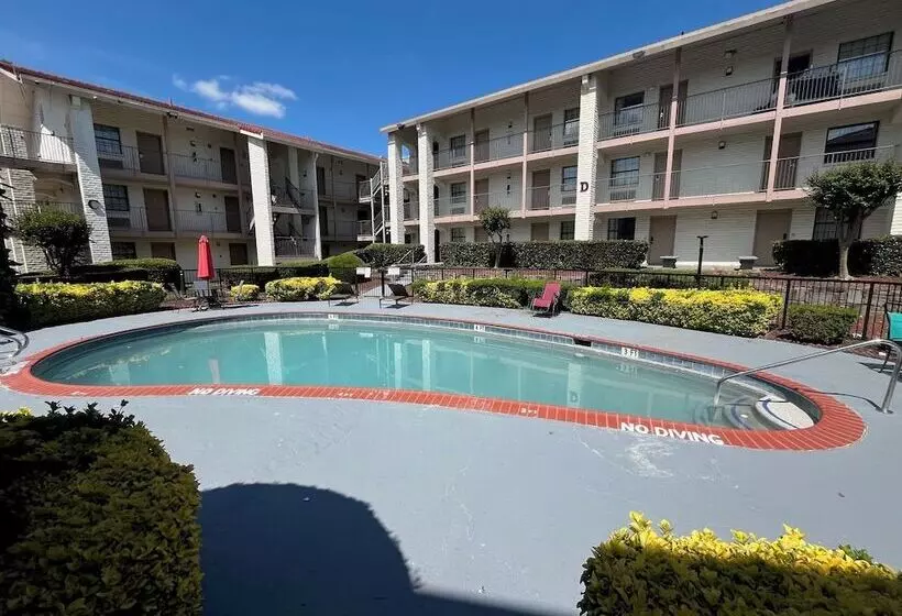 فندق Guest Inn & Suites