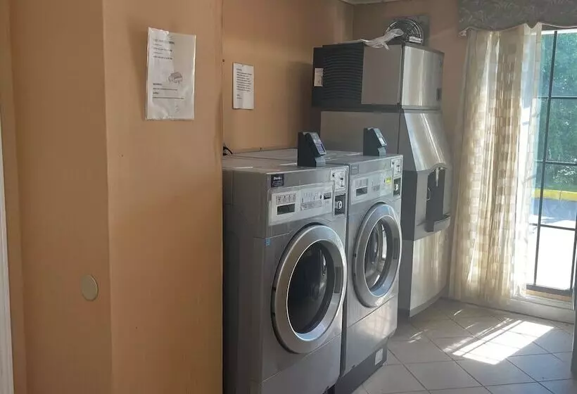 فندق Guest Inn & Suites