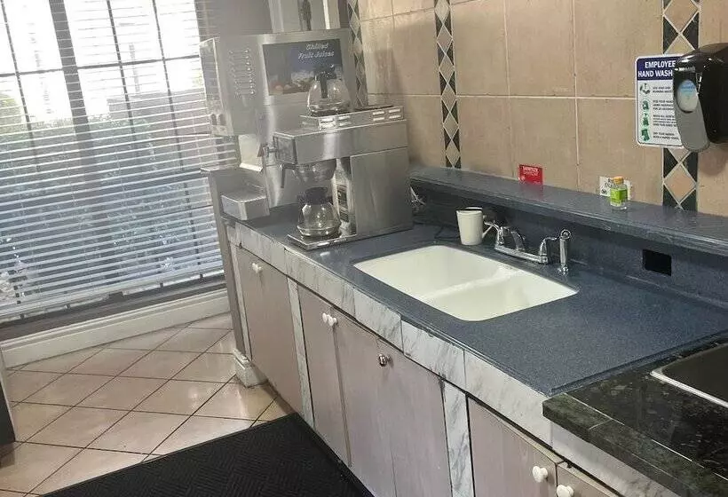 فندق Guest Inn & Suites