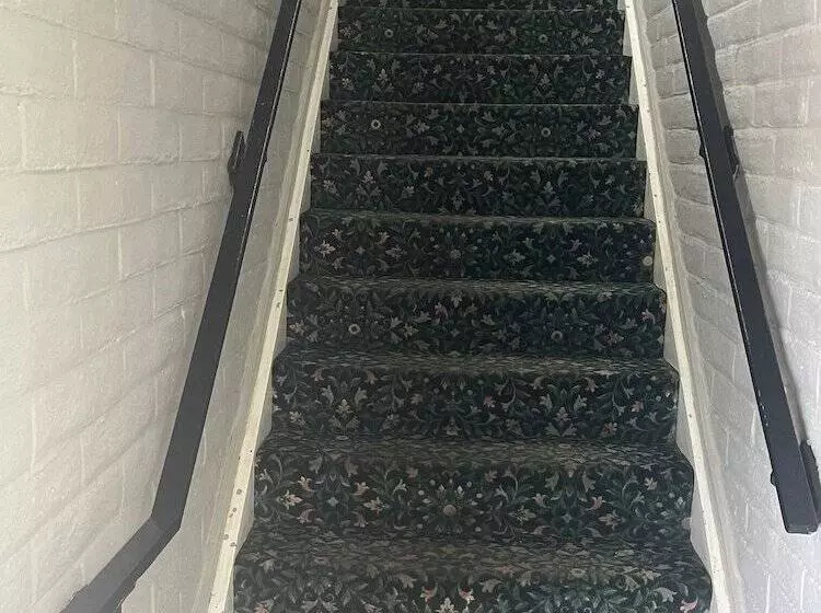 فندق Guest Inn & Suites