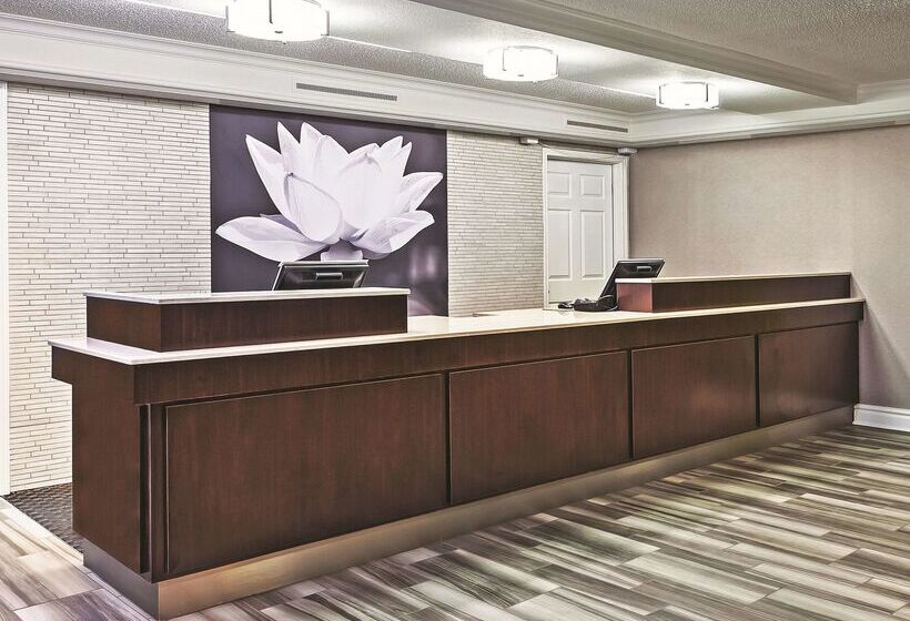 هتل La Quinta Inn By Wyndham Midland