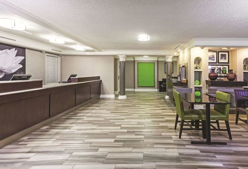 هتل La Quinta Inn By Wyndham Midland
