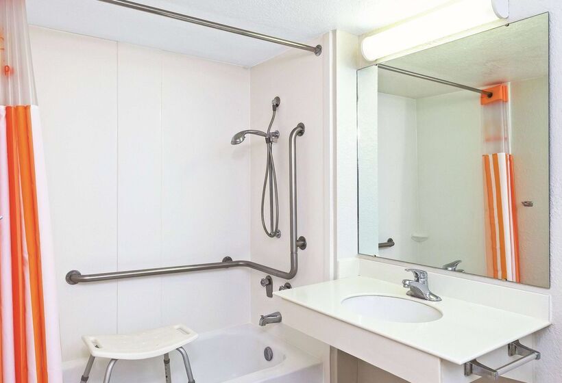 هتل La Quinta Inn By Wyndham Midland