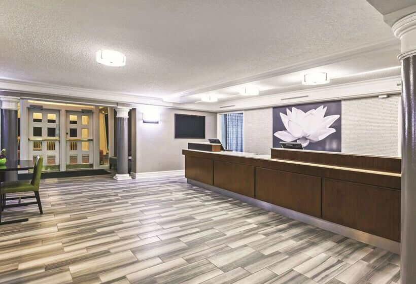 هتل La Quinta Inn By Wyndham Midland