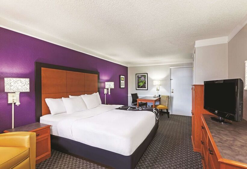 هتل La Quinta Inn By Wyndham Midland