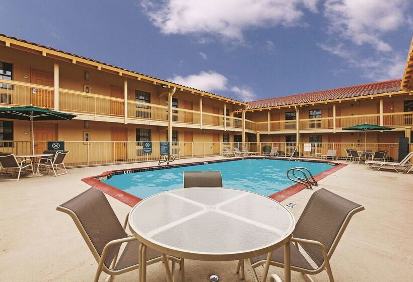 هتل La Quinta Inn By Wyndham Midland