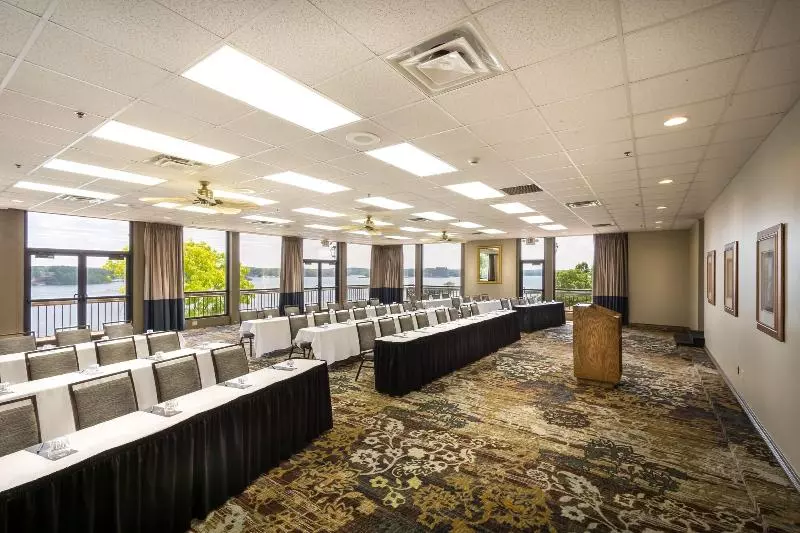 Отель Lodge Of Four Seasons Golf Resort, Marina & Spa