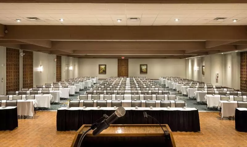 Отель Lodge Of Four Seasons Golf Resort, Marina & Spa