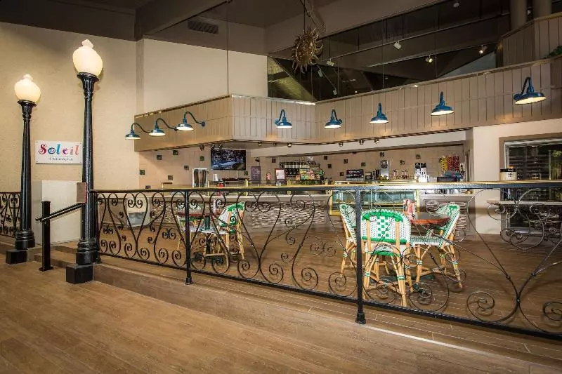 Отель Lodge Of Four Seasons Golf Resort, Marina & Spa