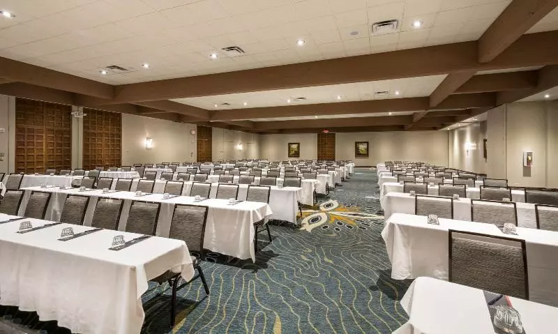 Отель Lodge Of Four Seasons Golf Resort, Marina & Spa