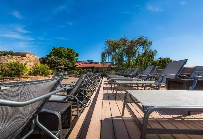 Отель Lodge Of Four Seasons Golf Resort, Marina & Spa