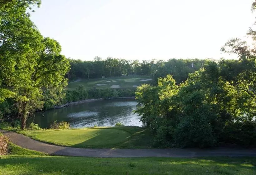 Отель Lodge Of Four Seasons Golf Resort, Marina & Spa