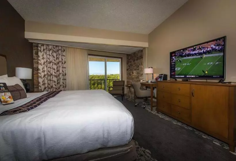 Отель Lodge Of Four Seasons Golf Resort, Marina & Spa