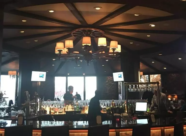 Отель Lodge Of Four Seasons Golf Resort, Marina & Spa