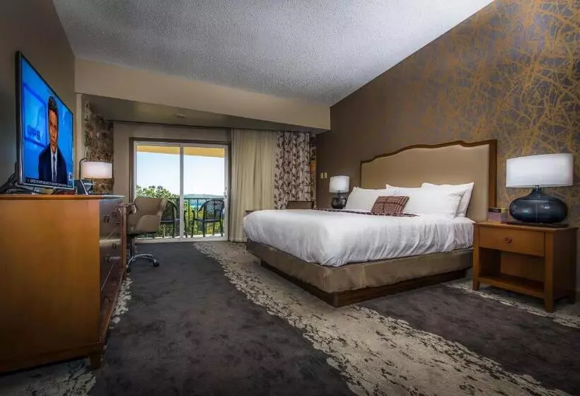 Отель Lodge Of Four Seasons Golf Resort, Marina & Spa