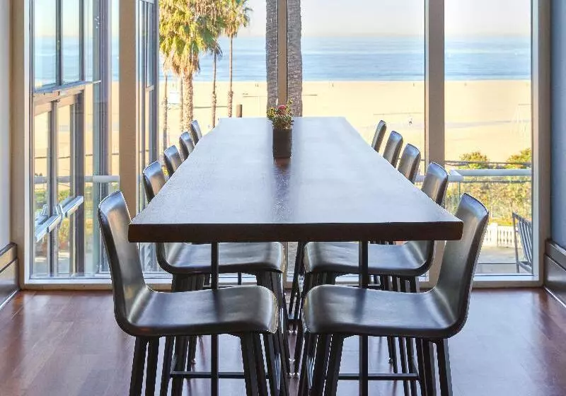 Отель Regent Santa Monica Beach