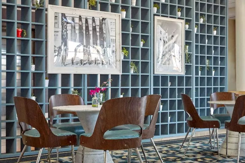 Отель Regent Santa Monica Beach