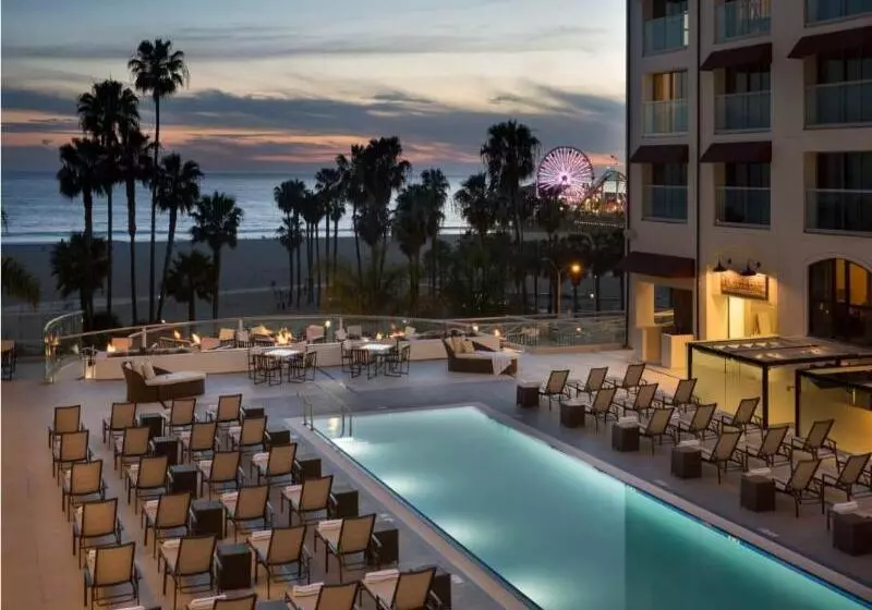 Отель Regent Santa Monica Beach