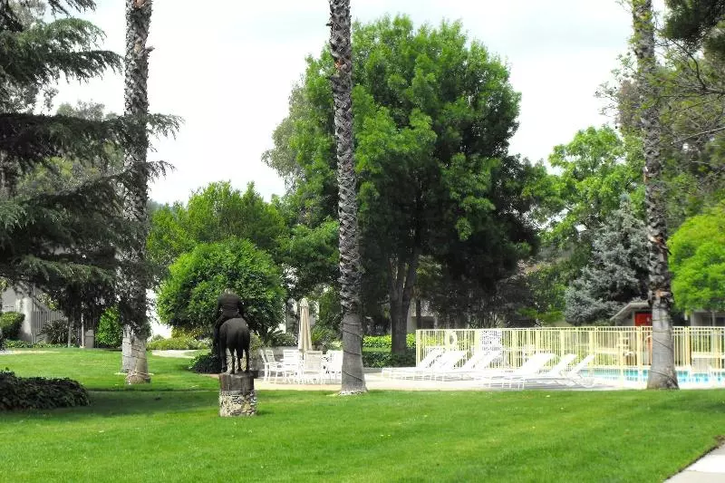 בית מלון כפרי Los Gatos Lodge