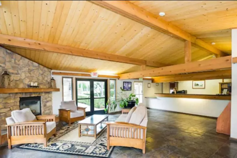 בית מלון כפרי Los Gatos Lodge