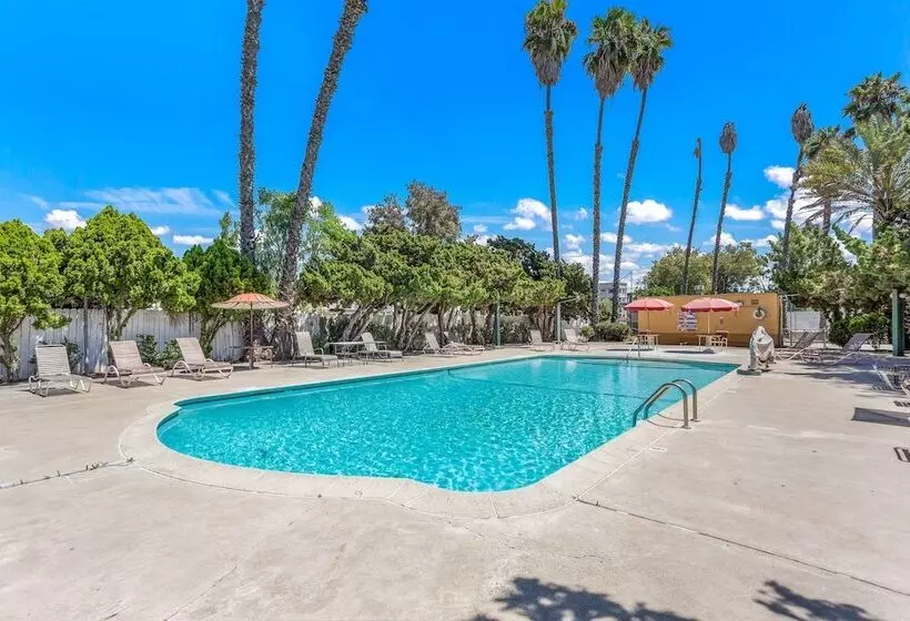 ホテル Quality Inn Escondido Downtown