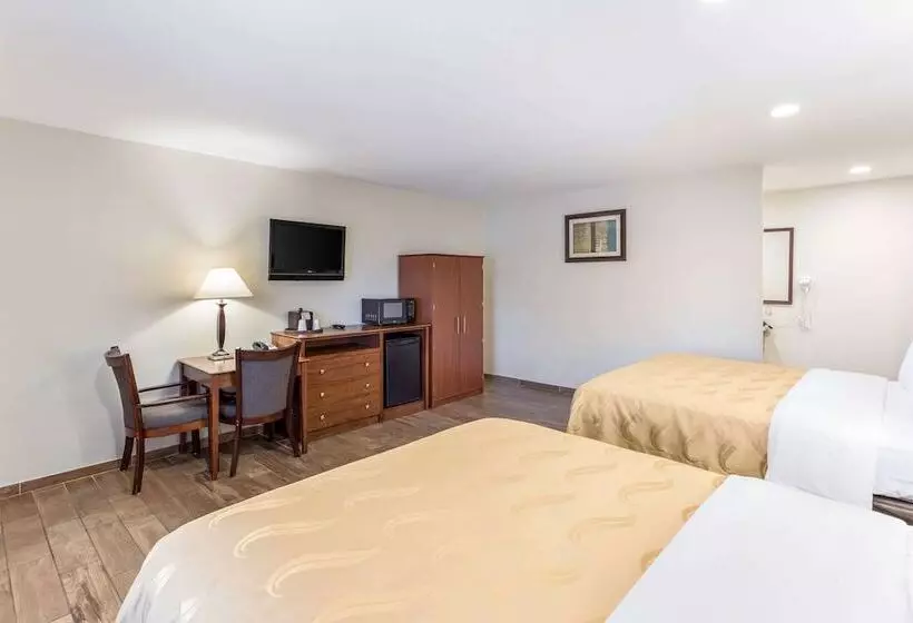 ホテル Quality Inn Escondido Downtown